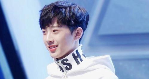 娛樂(lè )吃瓜君賴(lài)冠霖,娛樂(lè )吃瓜界的“瓜王”崛起之路