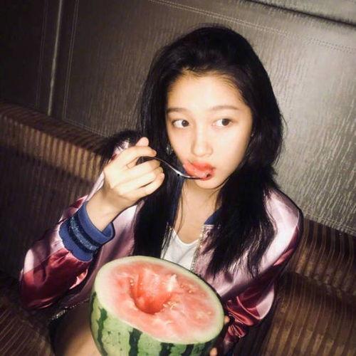 娛樂(lè )圈吃瓜在哪微博發(fā)的,揭秘微博熱門(mén)話(huà)題背后的真相