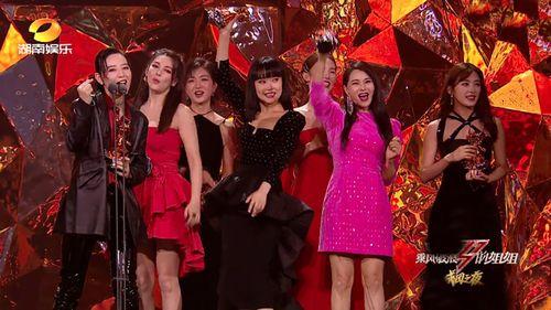 娛樂(lè )圈夫妻吃瓜視頻播放,吃瓜視頻播放量飆升，揭秘明星夫妻甜蜜日常