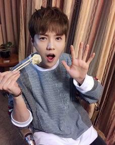 娛樂(lè )吃瓜醬精修,揭秘娛樂(lè )圈幕后真相，帶你領(lǐng)略明星們的真實(shí)生活