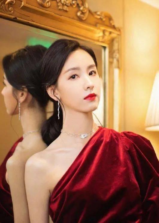 娛樂(lè )圈女星吃瓜日常,揭秘明星圈層里的八卦風(fēng)云