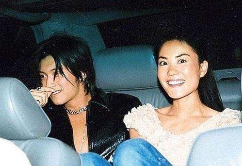 娛樂(lè )圈吃瓜大媽,大媽們津津樂(lè )道的“瓜田”揭秘