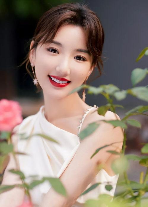 女主娛樂(lè )圈吃瓜文推薦,女主的吃瓜日常與明星幕后故事