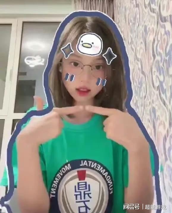 吃瓜娛樂(lè )小藍姐姐是誰(shuí),網(wǎng)絡(luò )紅人的魅力與影響力