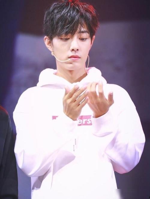 娛樂(lè )圈吃瓜爆料肖戰是誰(shuí),娛樂(lè )圈吃瓜爆料中的焦點(diǎn)人物