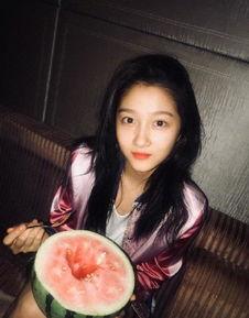 吃瓜娛樂(lè )圈關(guān)曉彤,娛樂(lè )圈的青春女神與成長(cháng)之路