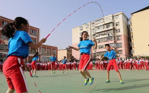 娛樂(lè )吃瓜醬花樣跳繩,娛樂(lè )吃瓜醬演繹運動(dòng)與趣味并存