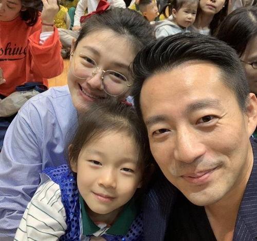 娛樂(lè )圈吃瓜爆料離婚,明星夫妻離婚風(fēng)波，吃瓜群眾熱議真相揭曉