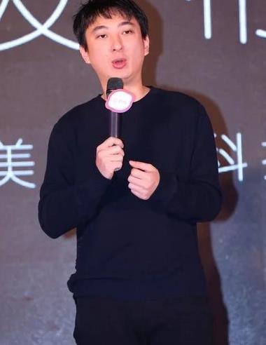 女星互撕娛樂(lè )圈吃瓜,女星互撕大戰，吃瓜群眾圍觀(guān)