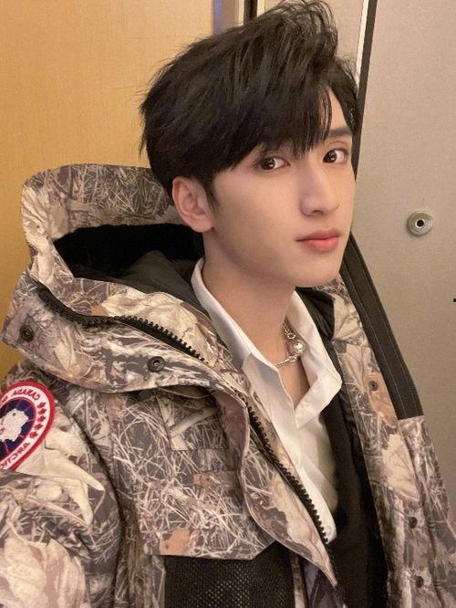 嚴浩翔吃瓜娛樂(lè )圈,娛樂(lè )圈背后的那些瓜