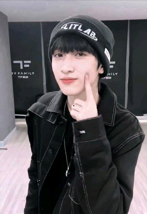 嚴浩翔吃瓜娛樂(lè )圈,娛樂(lè )圈背后的那些瓜