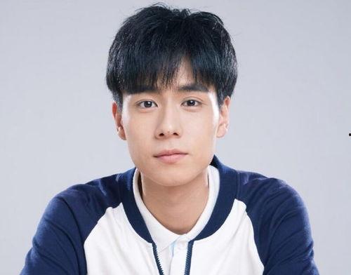 吃瓜娛樂(lè )圈李現和胡一天,娛樂(lè )圈的瓜田新秀