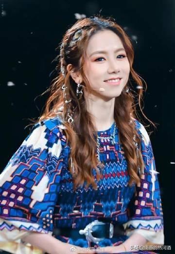 娛樂(lè )吃瓜小妹鄧紫棋,娛樂(lè )界的吃瓜小妹，揭秘娛樂(lè )圈背后的故事