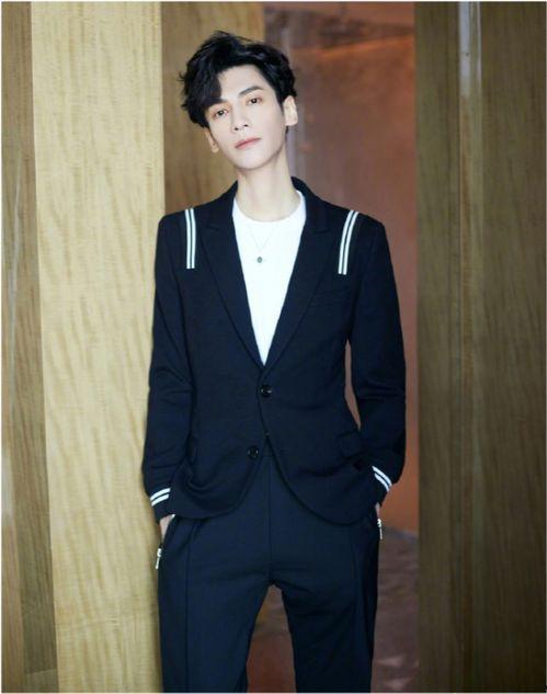 娛樂(lè )吃瓜羅云熙,從娛樂(lè )吃瓜到人氣飆升，他的蛻變之路