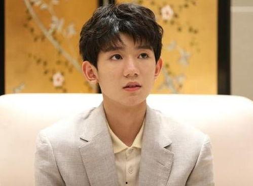 易烊千璽吃瓜娛樂(lè )視頻大全,娛樂(lè )視頻大揭秘