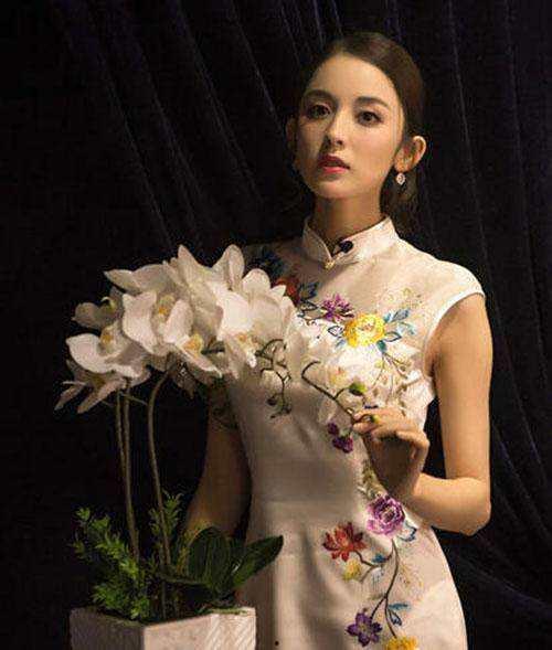 娛樂(lè )吃瓜君旗袍小花,娛樂(lè )吃瓜君帶你領(lǐng)略國風(fēng)魅力