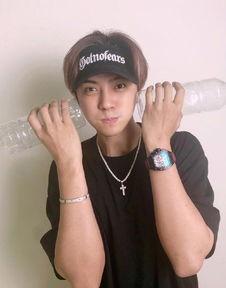 娛樂(lè )吃瓜醬男高中生,娛樂(lè )吃瓜醬與男高中生的青春故事