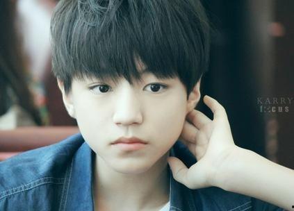 娛樂(lè )吃瓜醬男高中生,娛樂(lè )吃瓜醬與男高中生的青春故事