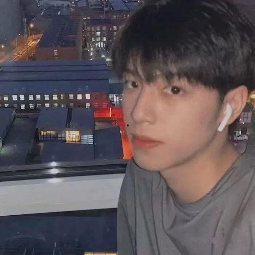 娛樂(lè )吃瓜頭像男真人圖片,從吃瓜頭像到真人風(fēng)采的華麗轉身