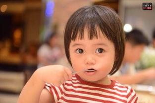 娛樂(lè )吃瓜醬女兒懂事,懂事背后的溫馨故事